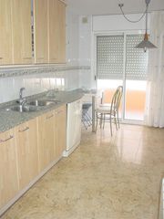 Affitto Appartamento  Carrer castellvell. Piso en c. castellvell de alquiler  contactar escribiendo whatsa