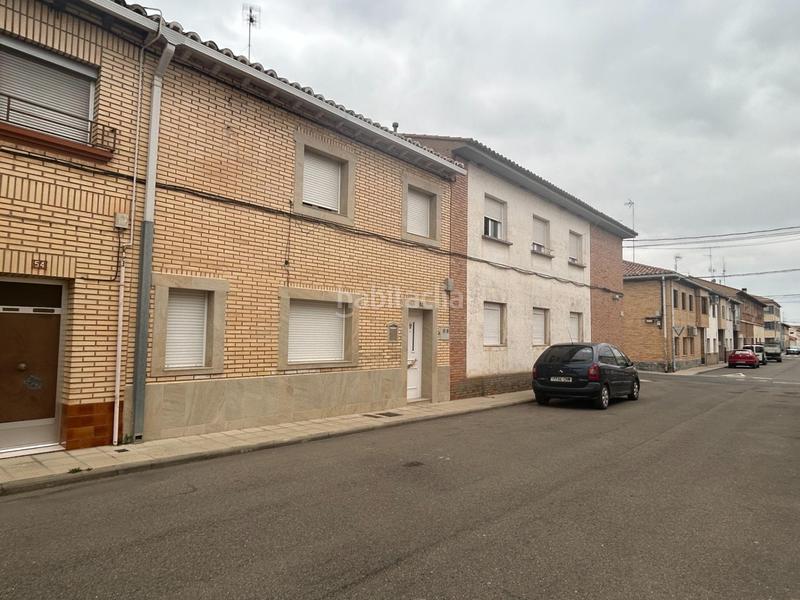 Foto d07bcd58-6836-4e60-8261-159bc3d89e94. Casa adossada amb calefacció a Castejón