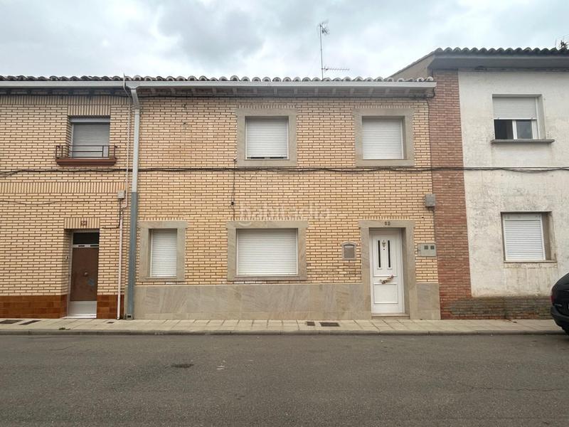 Foto e6b737d0-faba-4cec-b0fb-ae3525e11e10. Casa adossada amb calefacció a Castejón
