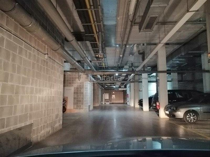 Foto 68c01b13-7acb-44a8-b75c-568b0030cdc2. Aparcament cotxe a Beriáin