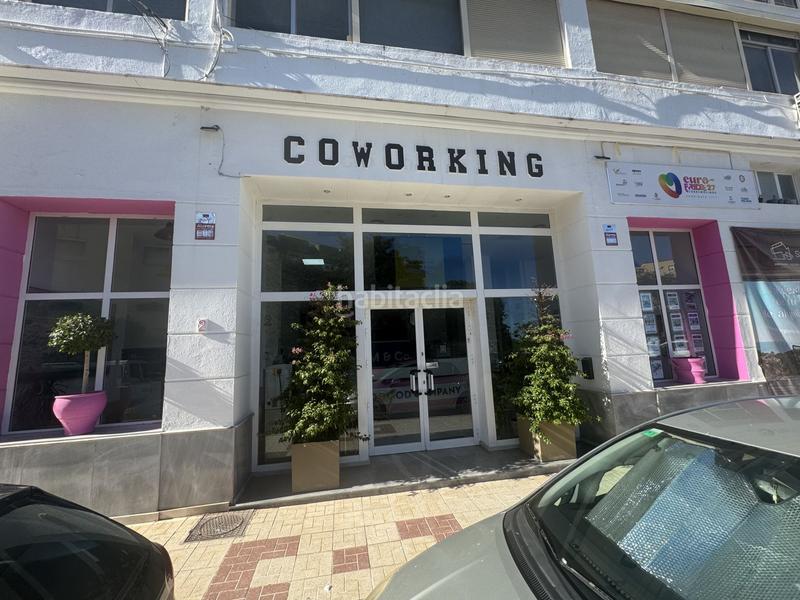 Foto f228b010-8ef8-4e68-a78d-395dc5311e19. Alquiler oficina en loma de los riscos 2 oficina en alquiler en centro, 1 dormitorio. en Torremolinos