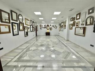 Lloguer Local Comercial a Calvario. Local com. en alquiler en centro, 1 despacho.
