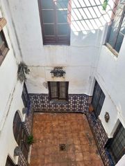 Casa a Centro. C. gran casa en zona judería con diez habitaciones y gran terraz