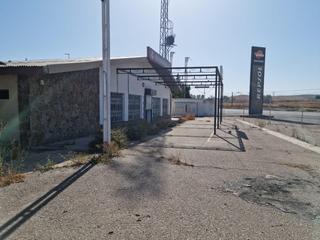 Local commercial à Alcolea. Local con licencia de apertura en zona estratégica junto al proy