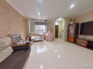 Casa  Calle del pintor antonio mohedano. Descubre tu nuevo hogar  a diez minutos de córdoba