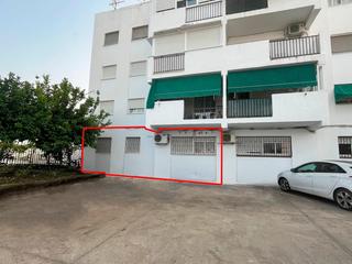 Appartement à Almodóvar del Río. Vivienda en esquina con entrada independiente y opción de negoci