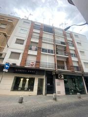 Pis  Plaza de chirinos. Piso exterior junto a cruz conde