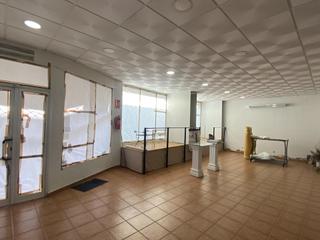 Local Comercial en Calle CRONISTA MARAVER 2