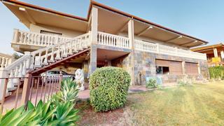 Chalet en El Brillante -El Naranjo - El Tablero. Magnifico chalet independiente en zona sansueña, con dos plantas