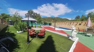 Maison à Alcolea. Casa pareada con  placas solares en encinares de alcolea para en