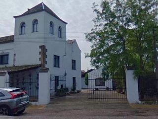 Chalet  Avenida de maría auxiliadora. D.  casa  palacio con arquitectura representativa  de la burgues