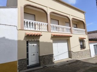 House in Fuente Obejuna. E. casa en la cardenchosa fuente obejuna