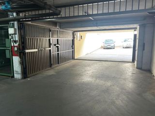 Aparcament cotxe a Sector Sur. D.  garaje en la avenida de cádiz !!
