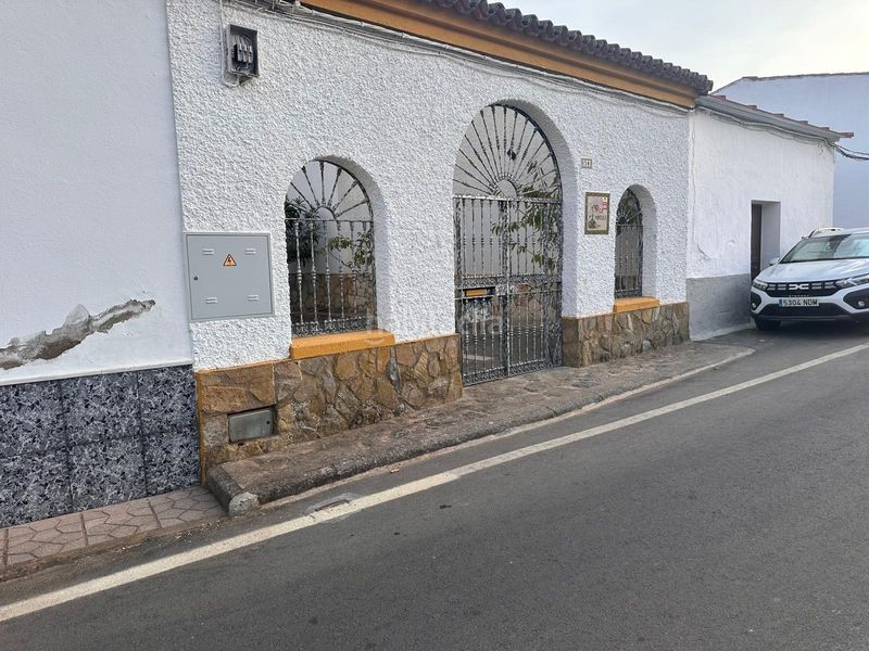 Foto ffab15ee-d2a0-4dfe-a2f6-cd3e2d4a415a. Casa amb aparcament a Belmez
