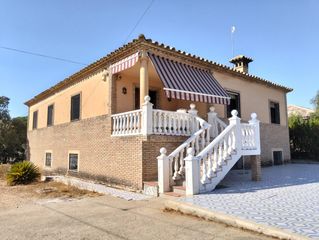 Chalet in Carlota (La). E  chalet exclusivo en la carlota  478 m2  2.300 m2 de parcela