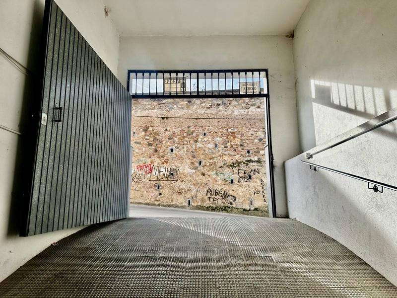 Foto 442eff91-8493-472f-b5b7-3e2117af8f61. Parking coche en Fuente Obejuna