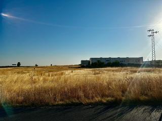 Terrain résidentiel à Carlota (La). Venta de terreno industrial en la carlota  oportunidad única