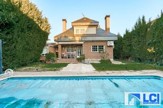 Chalet à Torres de la Alameda. Torres de la alameda