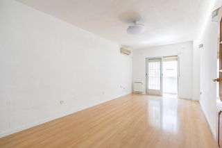 Piso en Reyes Católicos. Una oportunidad para quienes buscan comprar más vivienda por su
