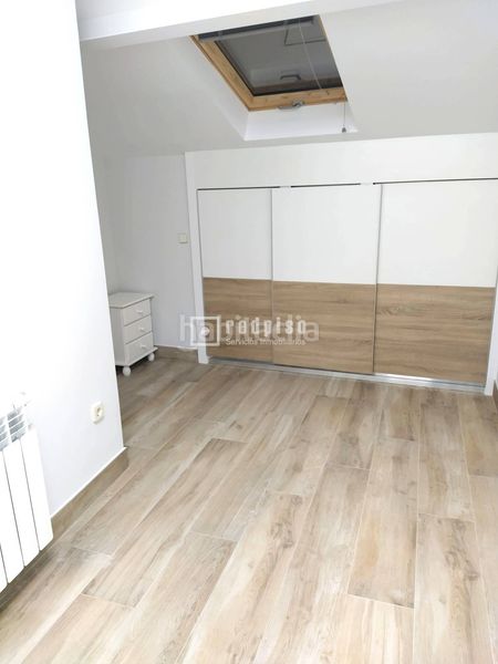 Foto 24b7aecd-19b7-43b2-9f18-b7f572bdeeaf. Duplex avec chauffage dans Centro Navalcarnero