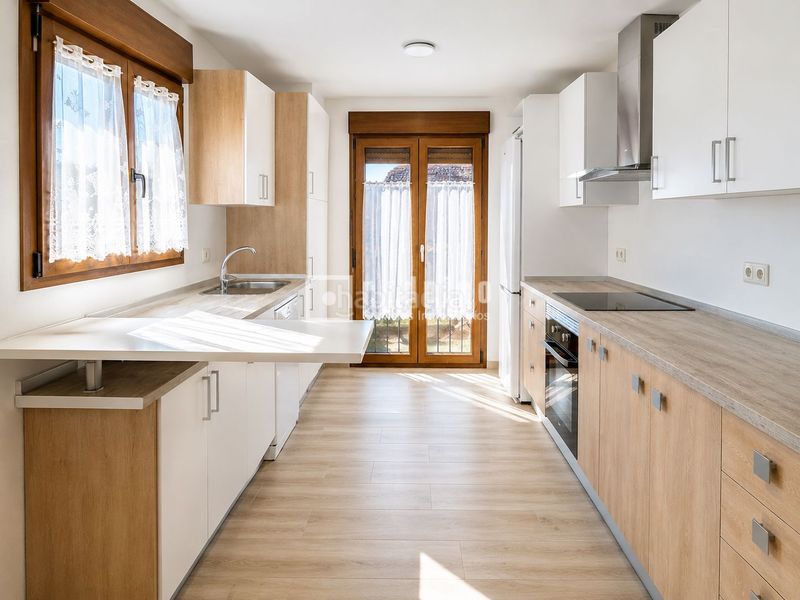 Foto e6dca296-7588-4956-97ac-0551b27607f0. Duplex avec chauffage dans Centro Navalcarnero