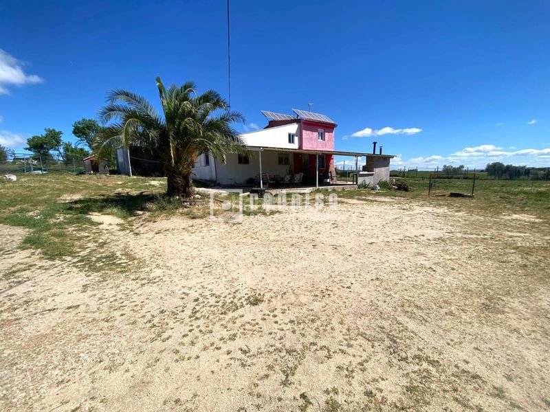 Foto 2c146330-8d7a-4942-992e-8e84e4606095. Casa amb calefacció a Urb. Calypo Navalcarnero