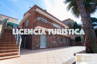 Casa en Centre. Casa de 9 habitaciones con piscina y licencia turística con 3 ap