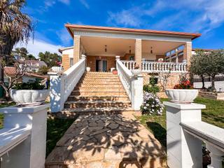 Xalet a Lloret Residencial - Montlloret. Casa de 5 habitaciones con piscina y garaje en lloret residencia