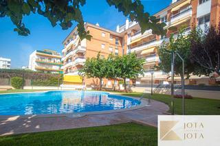 Apartament a Carrer joaquim mir 2. Apartamento de 3 dormitorios con amplia terraza y parking a 1 mi