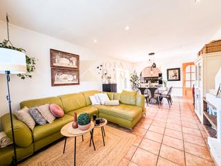 Casa en Caldes de Malavella. Casa de 4 habitaciones piscina y 2 baños en urbanización el llac