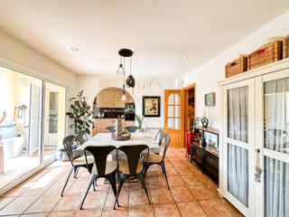 Casa a Caldes de Malavella. Casa de 4 habitaciones piscina y 2 baños en urbanización el llac