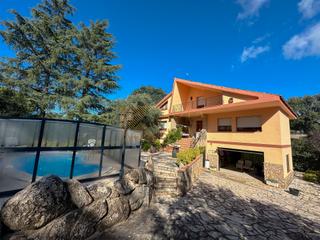Casa a Caldes de Malavella. Casa de 6 dormitorios y piscina en can carbonell