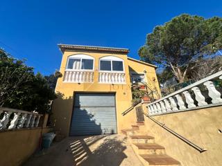 Casa a Residencial Park. Casa de 3 dormitorios y piscina con calefaccion en maçanet resid