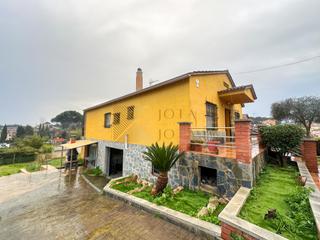 Casa a Caldes de Malavella. Casa de 4 habitaciones de 1 planta en llac del cigne