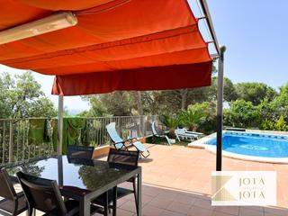 Maison à Mas Mora-Sant Daniel. Casa de 2 apartamentos independientes con vistas al mar