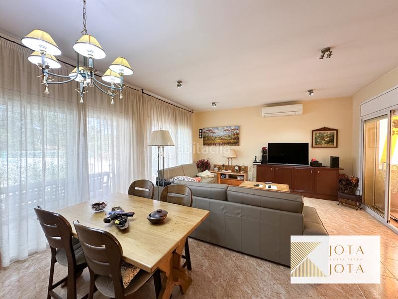 Foto 3f5e8de4-3211-4282-93c6-cdb39fbc2df4. Maison avec cheminée parking piscine dans Sils