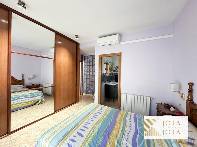 Foto 51d54d5c-fbc2-4b45-8c79-66f68286cf53. Maison avec cheminée parking piscine dans Sils