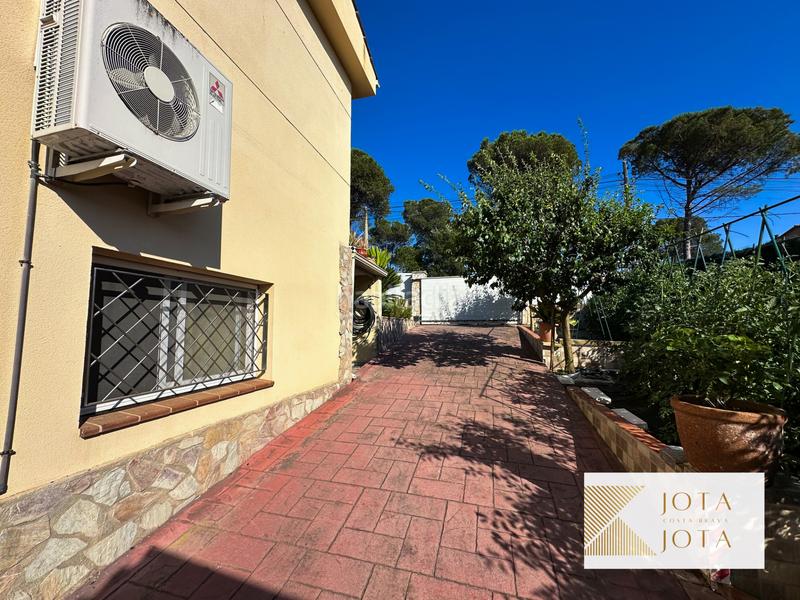 Foto 7fc5961b-ca0e-44ac-8ede-58795310228c. Maison avec cheminée parking piscine dans Sils