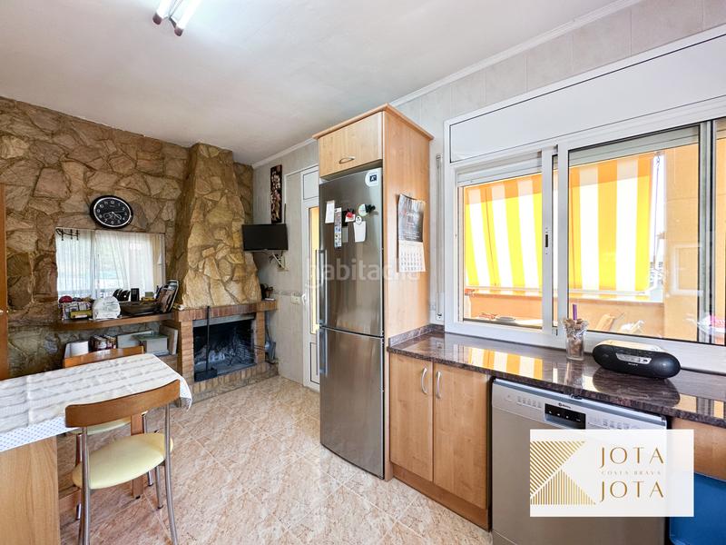 Foto 866bb3b4-7b09-4d33-8170-72546a70d1d3. Maison avec cheminée parking piscine dans Sils