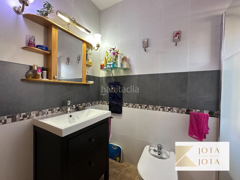 Foto bb9404ae-6fd8-40b7-ab01-325c7909484c. Maison avec cheminée parking piscine dans Sils