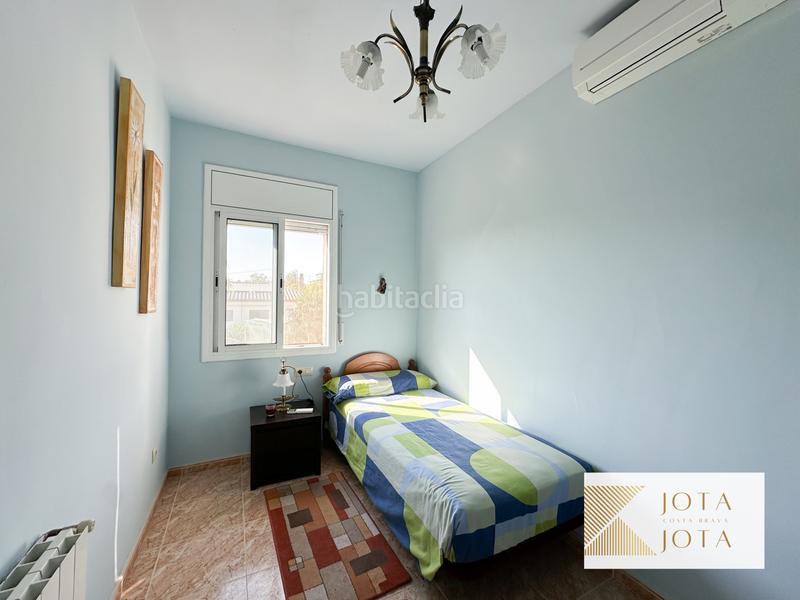 Foto d5711fad-fa3f-4d01-b764-213938acc5b1. Maison avec cheminée parking piscine dans Sils