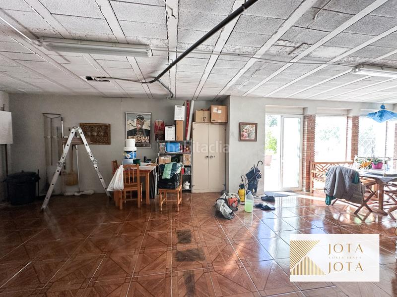 Foto f8d84cb2-1f86-4ef3-8e06-693c2abde483. Maison avec cheminée parking piscine dans Sils