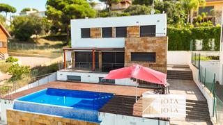 Casa a Mas Mora-Sant Daniel. Casa con piscina desbordante y ascensor en tordera (urb.)