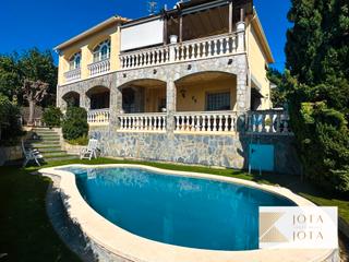 Casa en Mas Mora-Sant Daniel. Casa de 4 habiraciones con piscina y ascensor en tordera