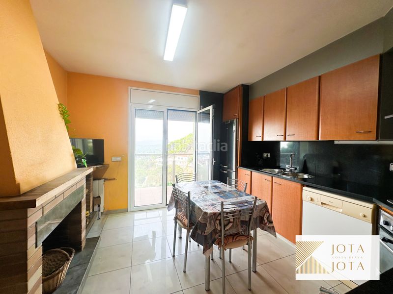 Foto fa13543f-5bb8-425d-9481-bb81c81cf203. Casa amb xemeneia calefacció a El Molí-El Rieral Lloret de Mar