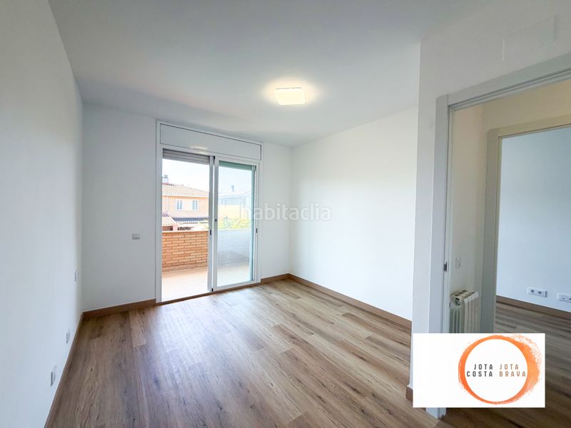 Foto bce3fd3b-ed29-48b0-b573-8b1c730865fc. Casa adossada amb xemeneia calefacció piscina a Tordera Tordera