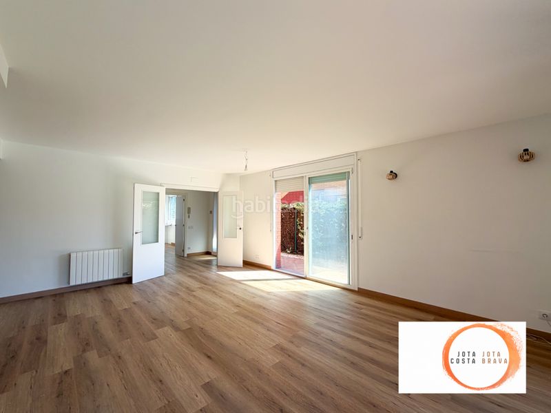 Foto c1b82816-ef04-4534-8731-3afde72a2eb6. Casa adossada amb xemeneia calefacció piscina a Tordera Tordera