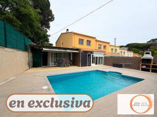 Casa adossada a Caldes de Malavella. Casa de 5 habitaciones con piscina en caldes de malavella