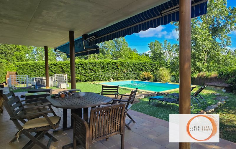 Foto f0a36108-6558-4fe4-a6b4-32d29983fe85. Casa amb piscina a Caldes de Malavella