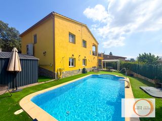 Casa en Residencial Park. Casa para entrar y vivir de 3 habitaciones con piscina en maçane